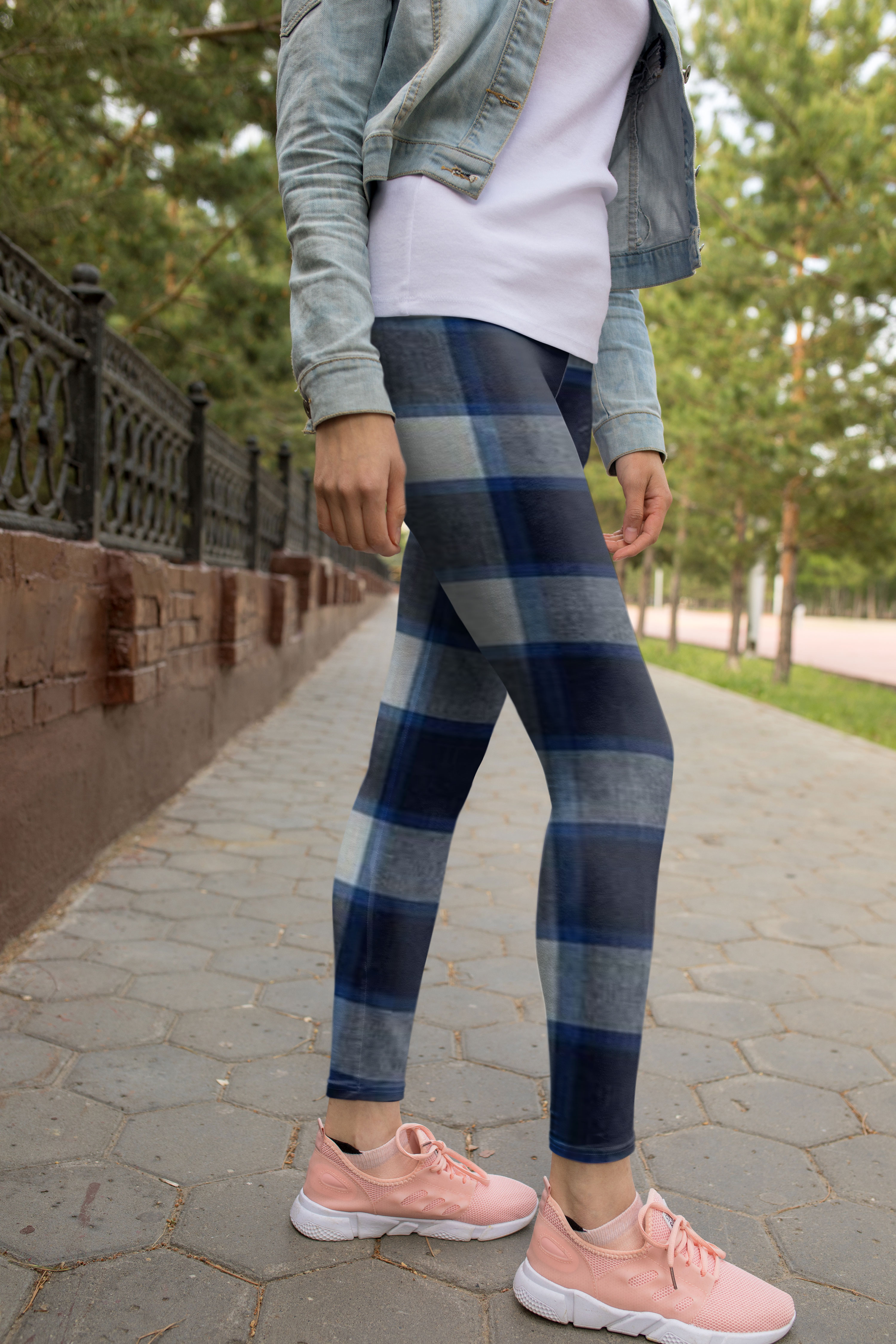 Free Premium PSD Legging Printed Design Mockup