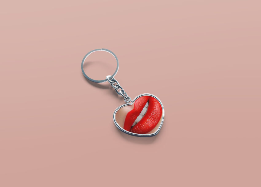 Download PSD Heart Keychain Mockup